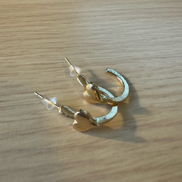 Jewelry - Heart Earrings ✨NWOT✨